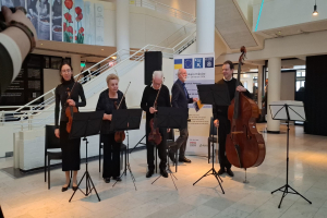 Apeldoorn staat stil bij 4 jaar oorlog in Oekraïne