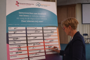 Samenwerkingsconvenant netwerken Dementie en Palliatieve Zorg Oost-Veluwe vernieuwd