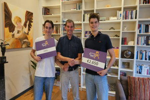 Jonge vrienden halen bijna 3.000 euro op voor Stichting `kLEEF!